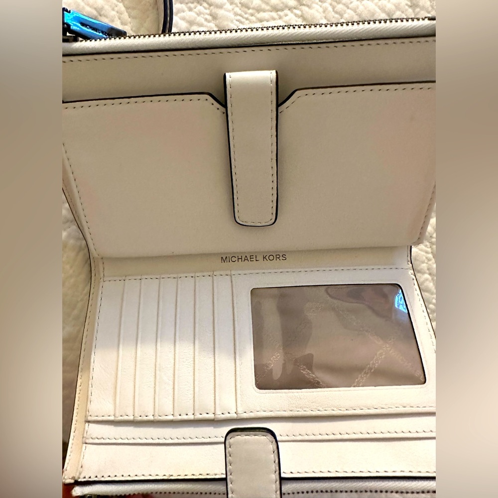 NEW MICHAEL KORS WALLET
